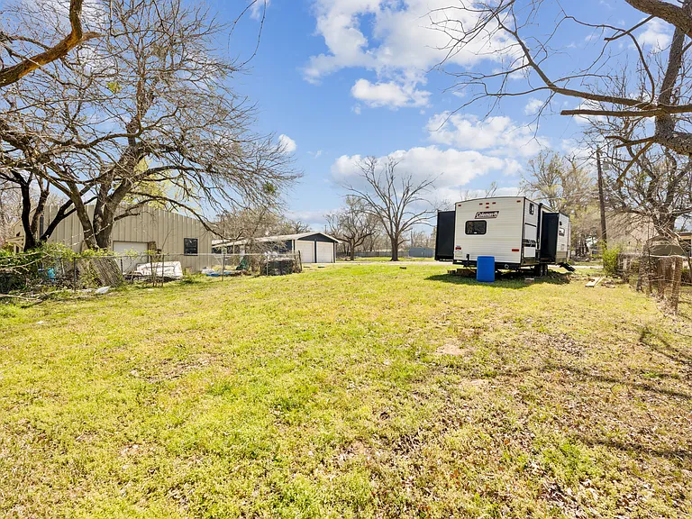 229 Sherman Dr — Photo 31