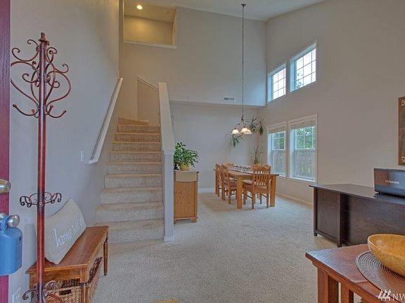 4th image of 812 67th Ln SE