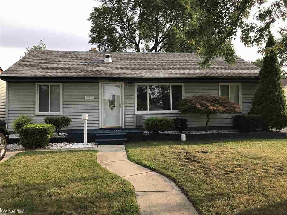 1st image of 22422 Lange St