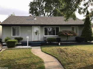22422 Lange St, Saint Clair Shores, MI 48080