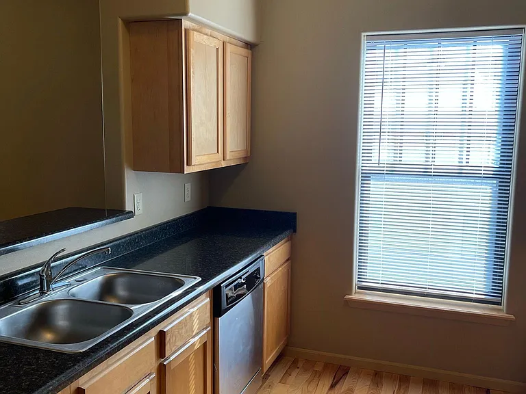 821 E Jefferson St #11 — Photo 2