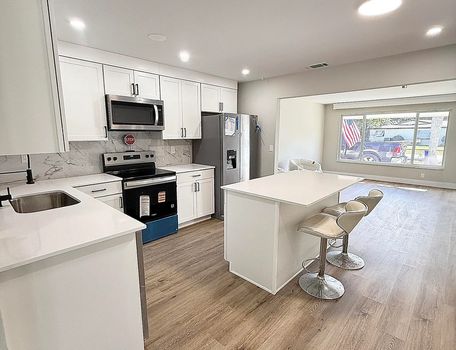 2 bed, 2.0 bath, 1090 sqft, $3,500 — Photo 4