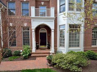 12810 Falcon Wood Pl, Fairfax, VA 22033