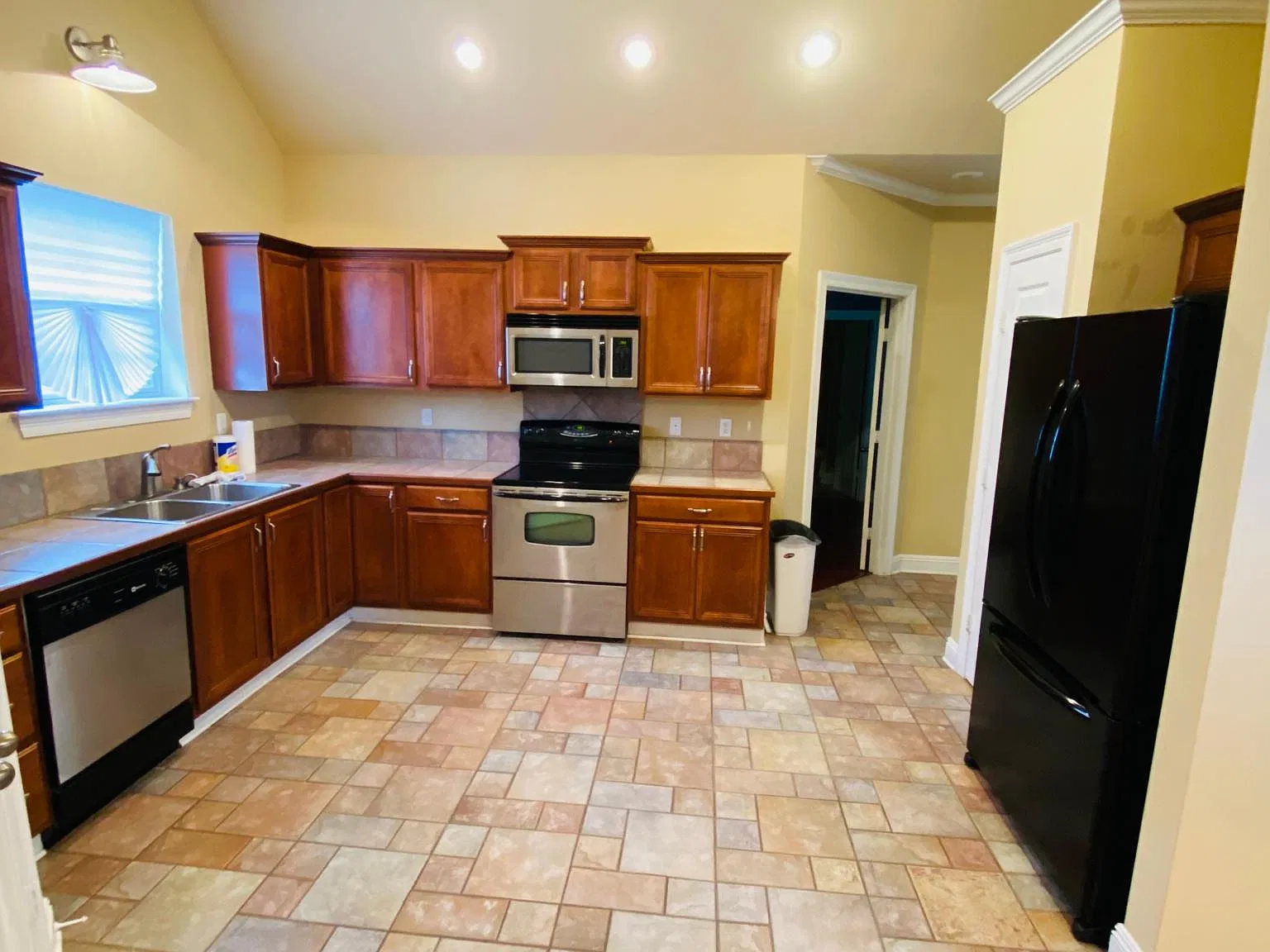 3 bed, 1365 sqft, $1,800 — Photo 3