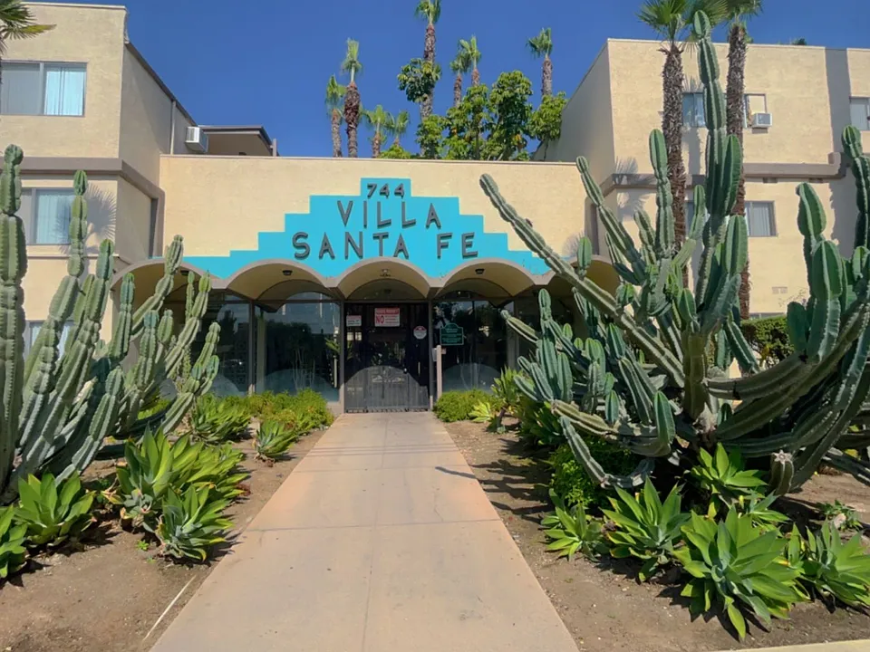 VILLA SANTA FE APARTMENTS