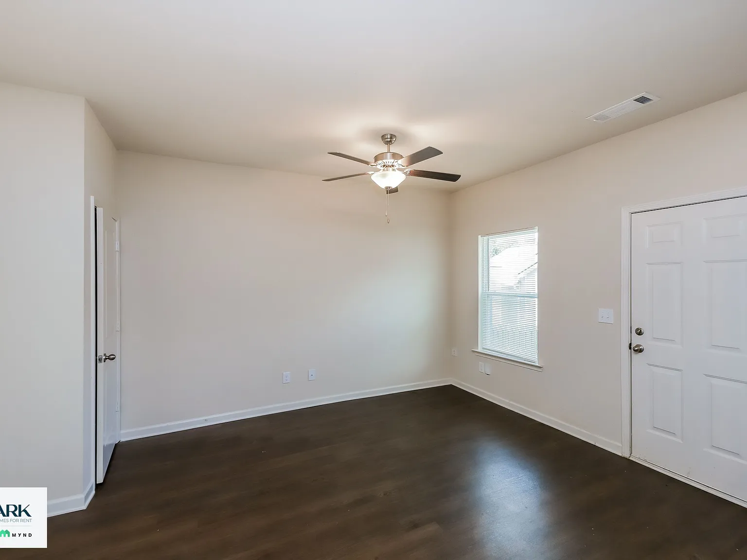 3 bed, 2.5 bath, 1419 sqft, $1,839 — Photo 3