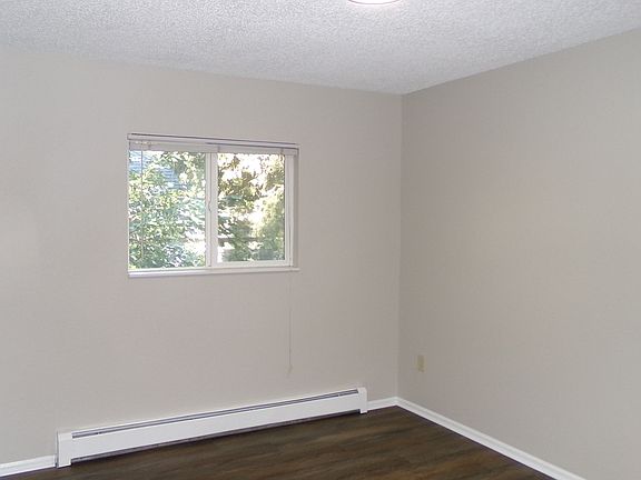 5th image of 1058 E 5th St