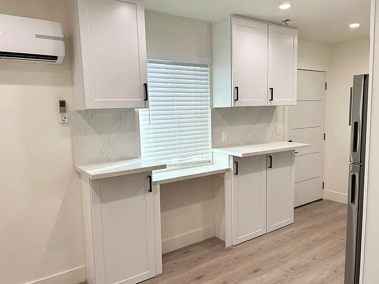 616 E Avenida De Las Flores #C — Photo 8