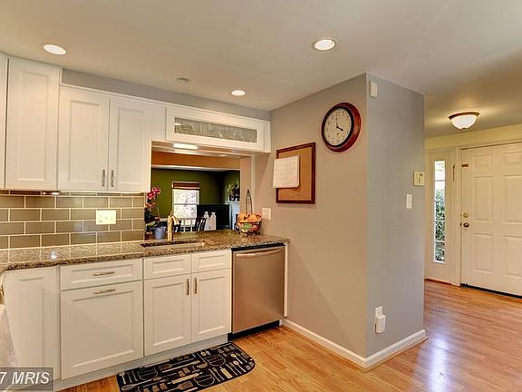 3rd image of 16120 Henderson Ln