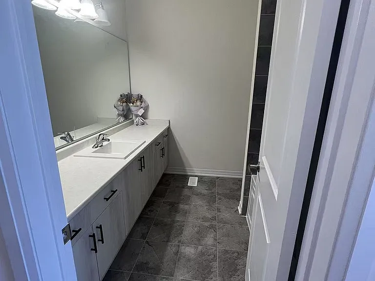 11405 Leslie St — Photo 17