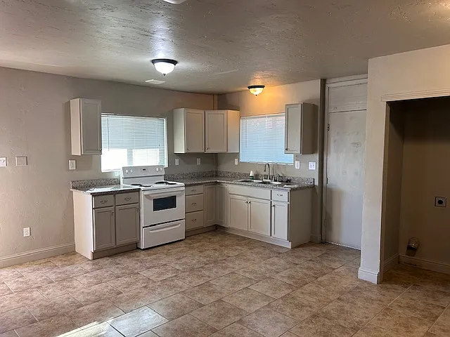 1 bed, 900 sqft, $1,350 — Photo 2