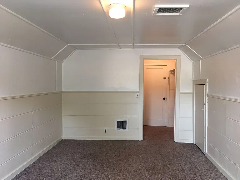 2288 Hilyard St — Photo 29