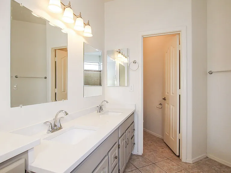 1211 E Winter Dr — Photo 11