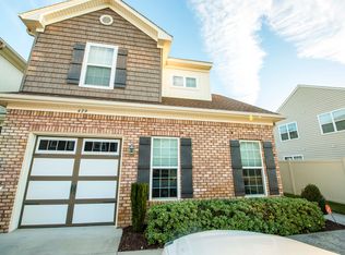 429 Autumn Green Ln, Chesapeake, VA 23320