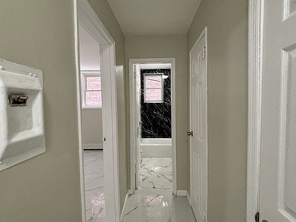 4th image of 44 Carteret St #1