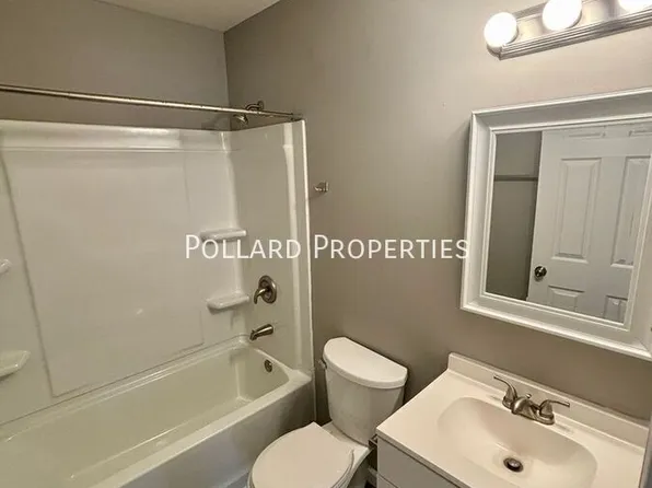 13 Westwood Vlg, Wright City, MO 63390