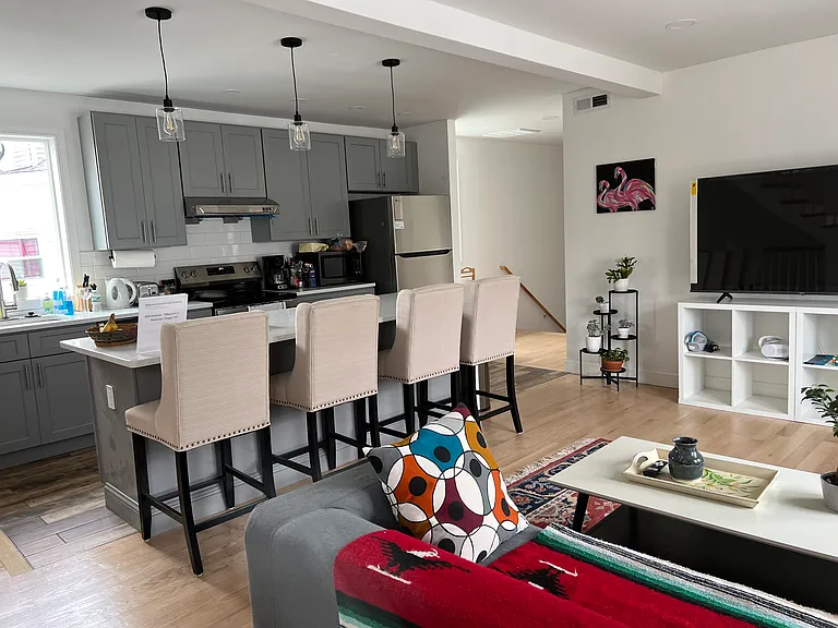 18 Autumn St — Photo 1