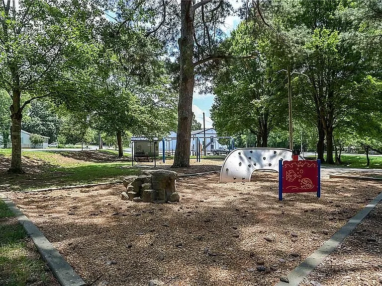 258 Bellvue Dr SE — Photo 21