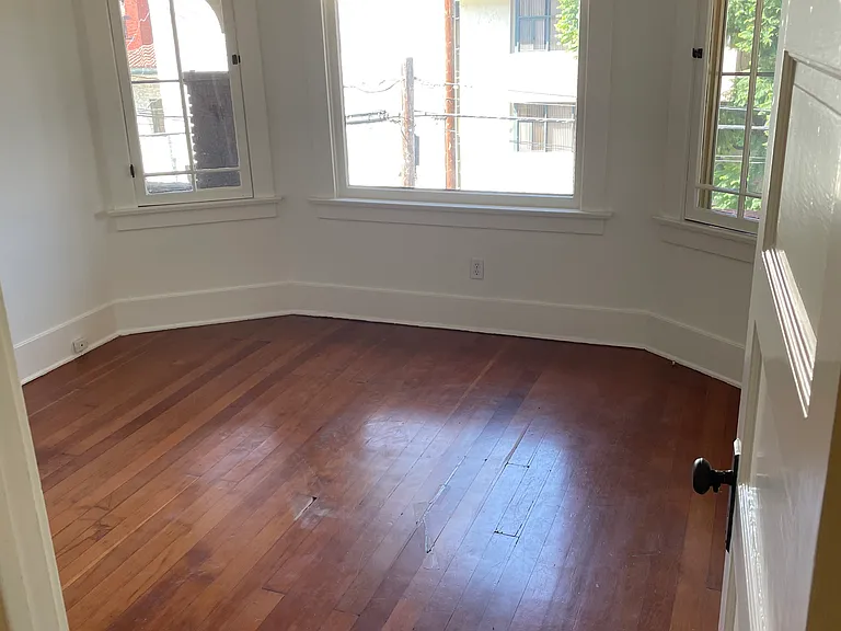846 Laguna Ave — Photo 11