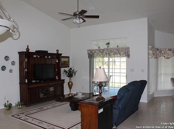 4th image of 235 Valley Oak Dr