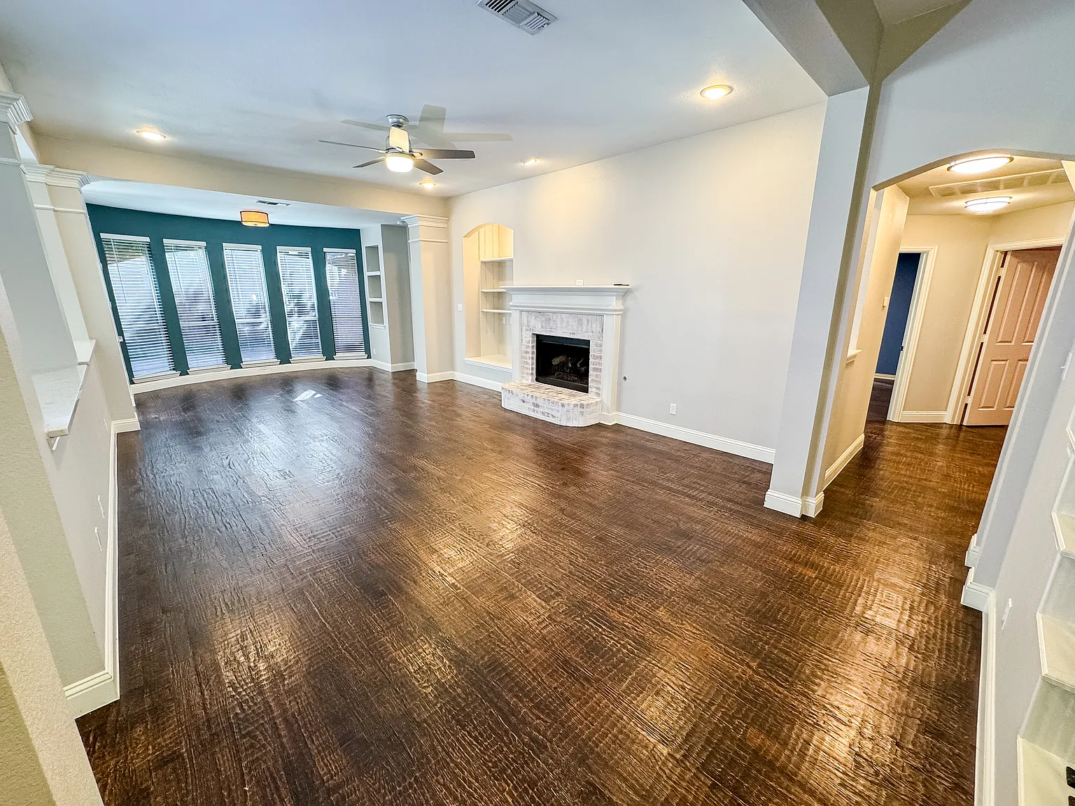 4 bed, 2.5 bath, 3034 sqft, $3,200 — Photo 4