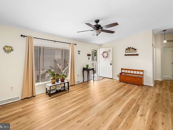 5th image of 14 Rosewood Ln