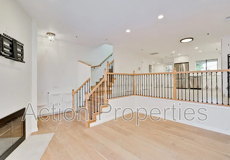 695 S Knickerbocker Dr #15 — Photo 4