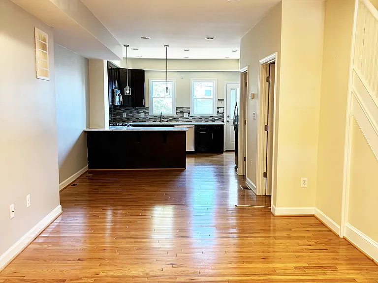 408 Delafield Pl NW — Photo 37