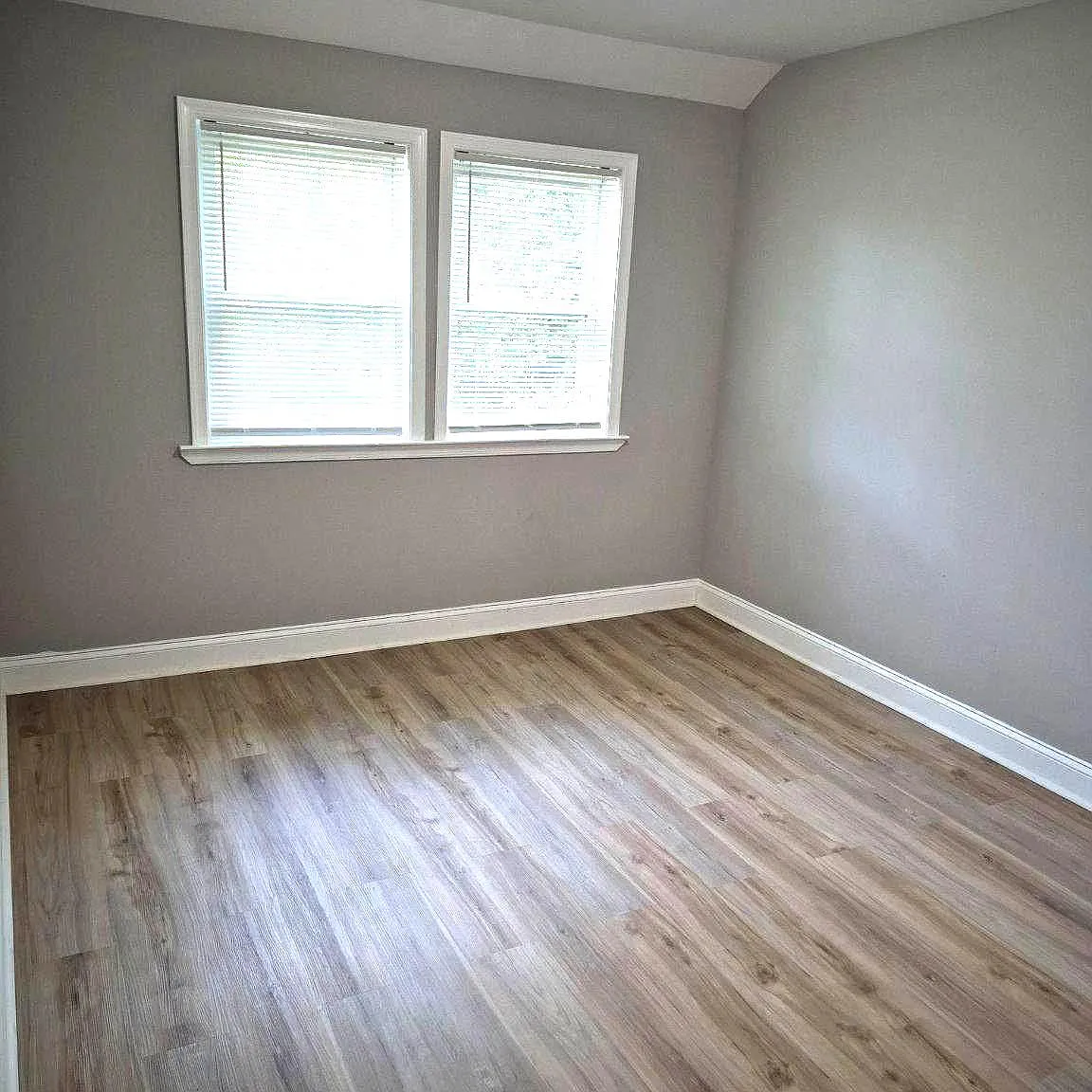 3 bed, 1.0 bath, 1260 sqft, $1,900 — Photo 4