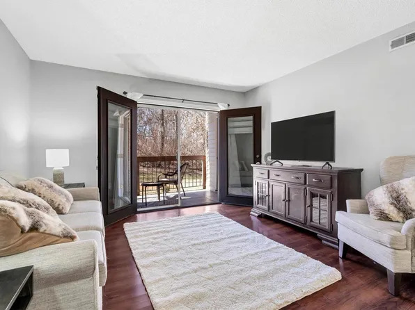 6803 Cottage Grove Ln APT B, Saint Louis, MO 63129