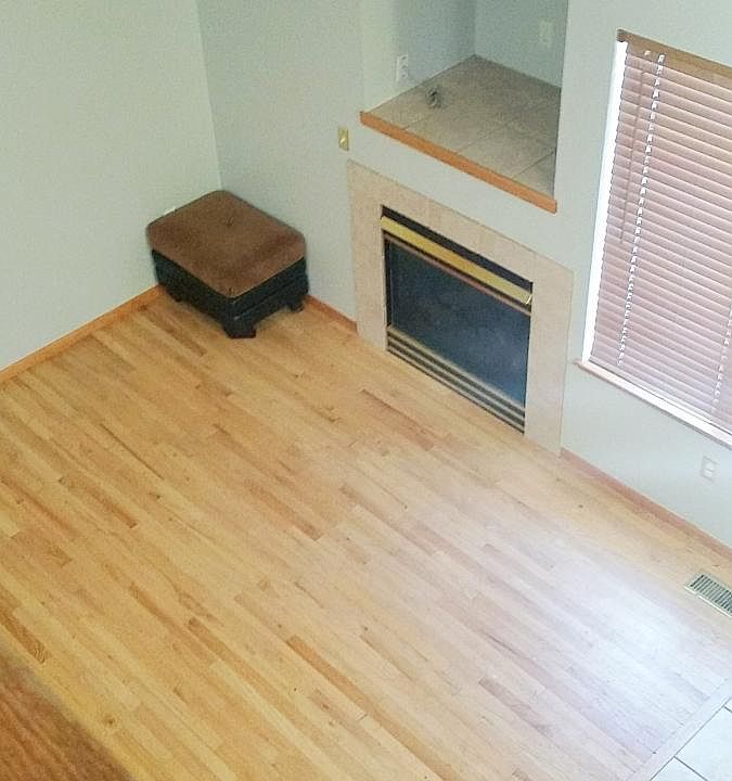 vaulted ceiling living room