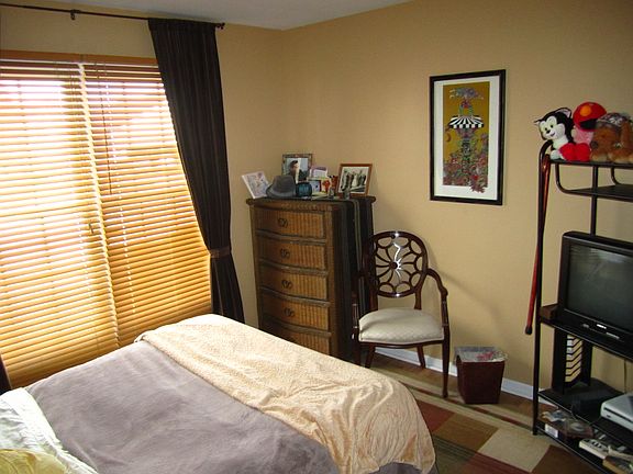 5th image of 710 Villa Ct