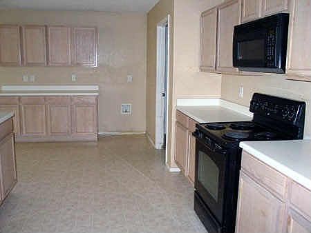 4th image of 2155 Dayton Ln