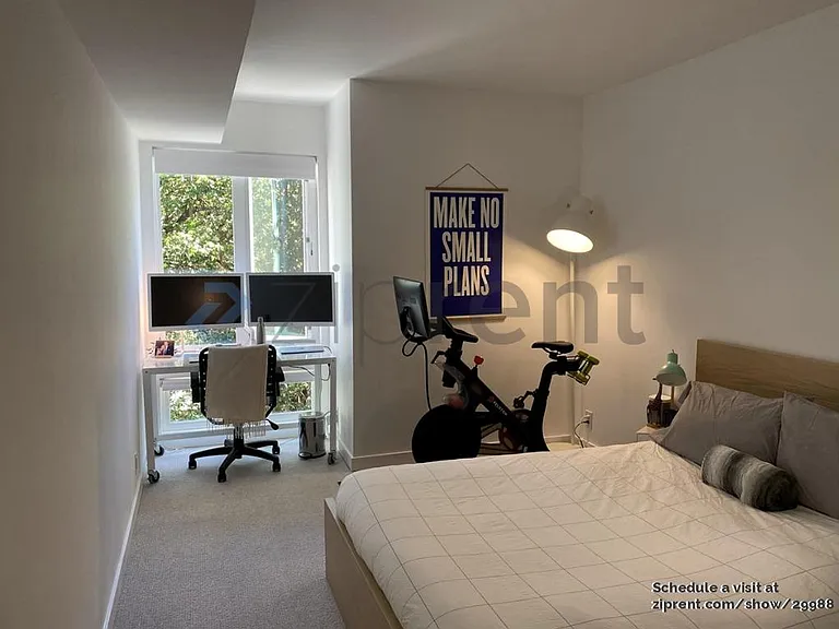 1111 Bay St #302 — Photo 7