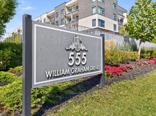 555 William Graham Dr #351, Aurora, ON L4G3H9
