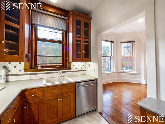 5th image of 218 Commonwealth Ave APT 2