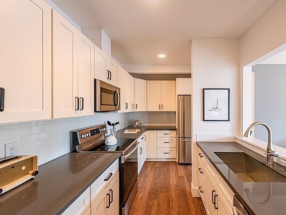 2nd image of 401 E Broadway Ave #308