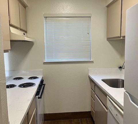 3rd image of 2324 V St APT 6
