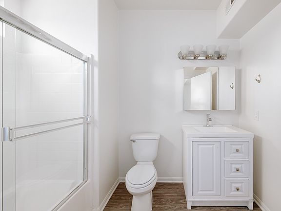 5th image of 251 Robinson St #104A