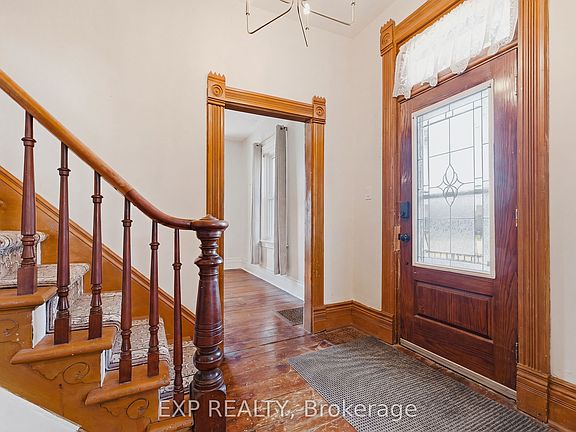 3rd image of 17 Allan St W