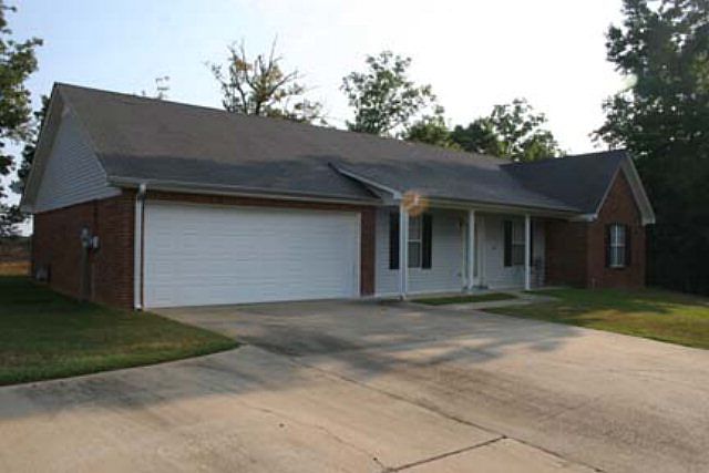 1st image of 820 Deerfield Dr