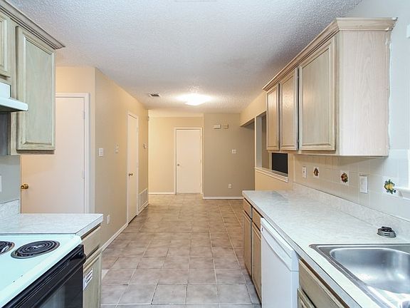 2nd image of 3852 Carver Pl