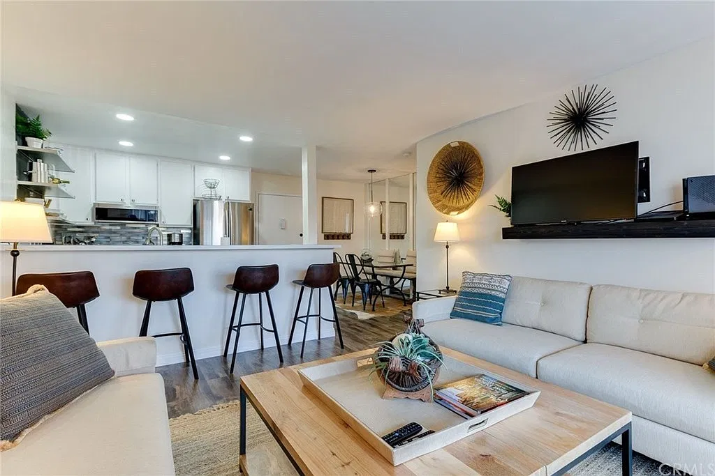 1 bed, 638 sqft, $2,350 — Photo 3