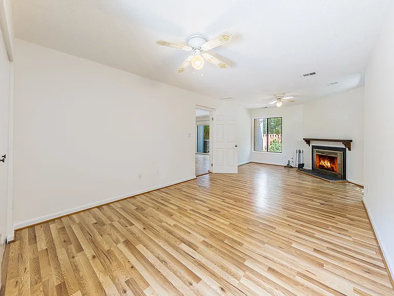 2232 Southgate Sq — Photo 16