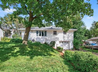 305 Greystone Ave N, Oakdale, MN 55128