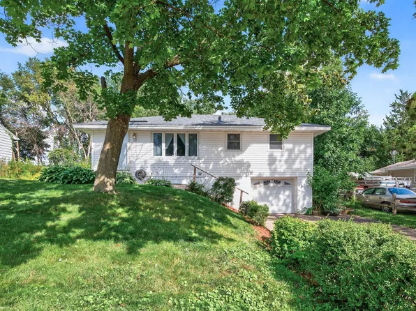 305 Greystone Ave N, Oakdale, MN 55128