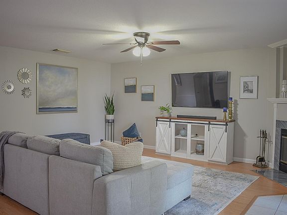 2nd image of 3709 Davenport