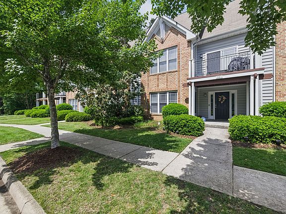 3rd image of 985 Hollymeade Cir