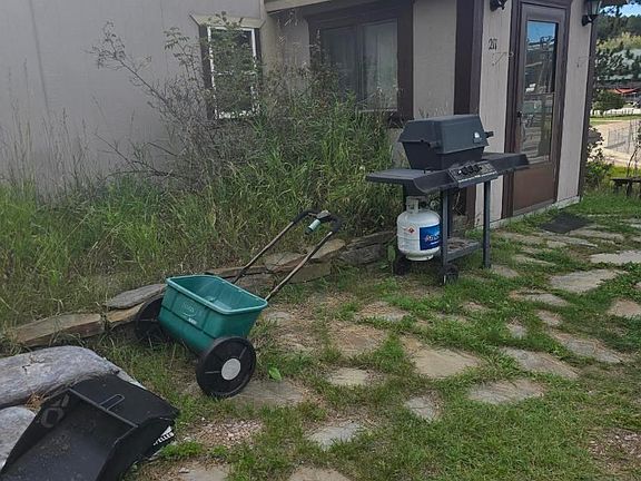 2nd image of 211 Gordon St