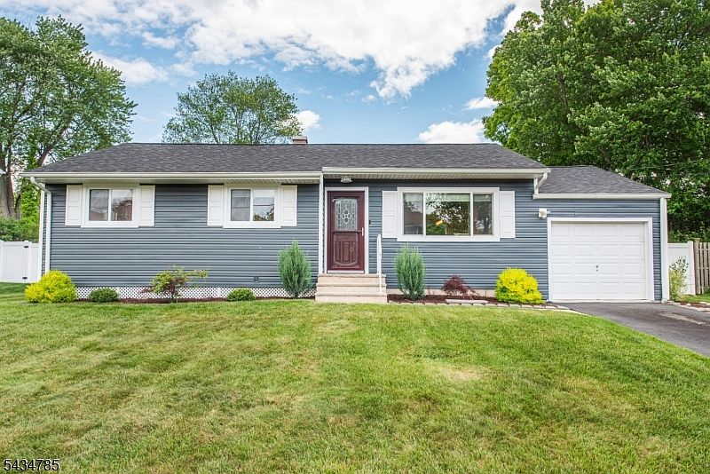 1st image of 12 Brearly Cres